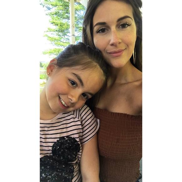 Meet your Posher, Juliana - Picture 1 of 1